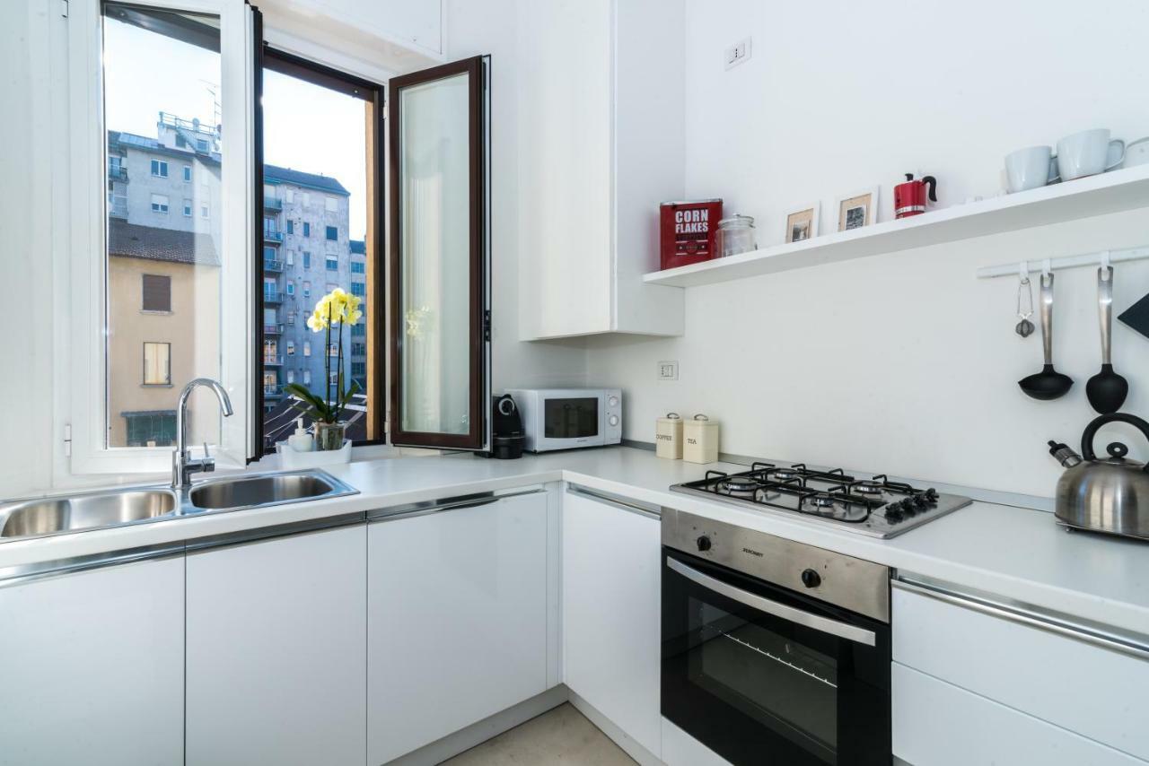 Lovely Cenisio Apartment Milan Bagian luar foto